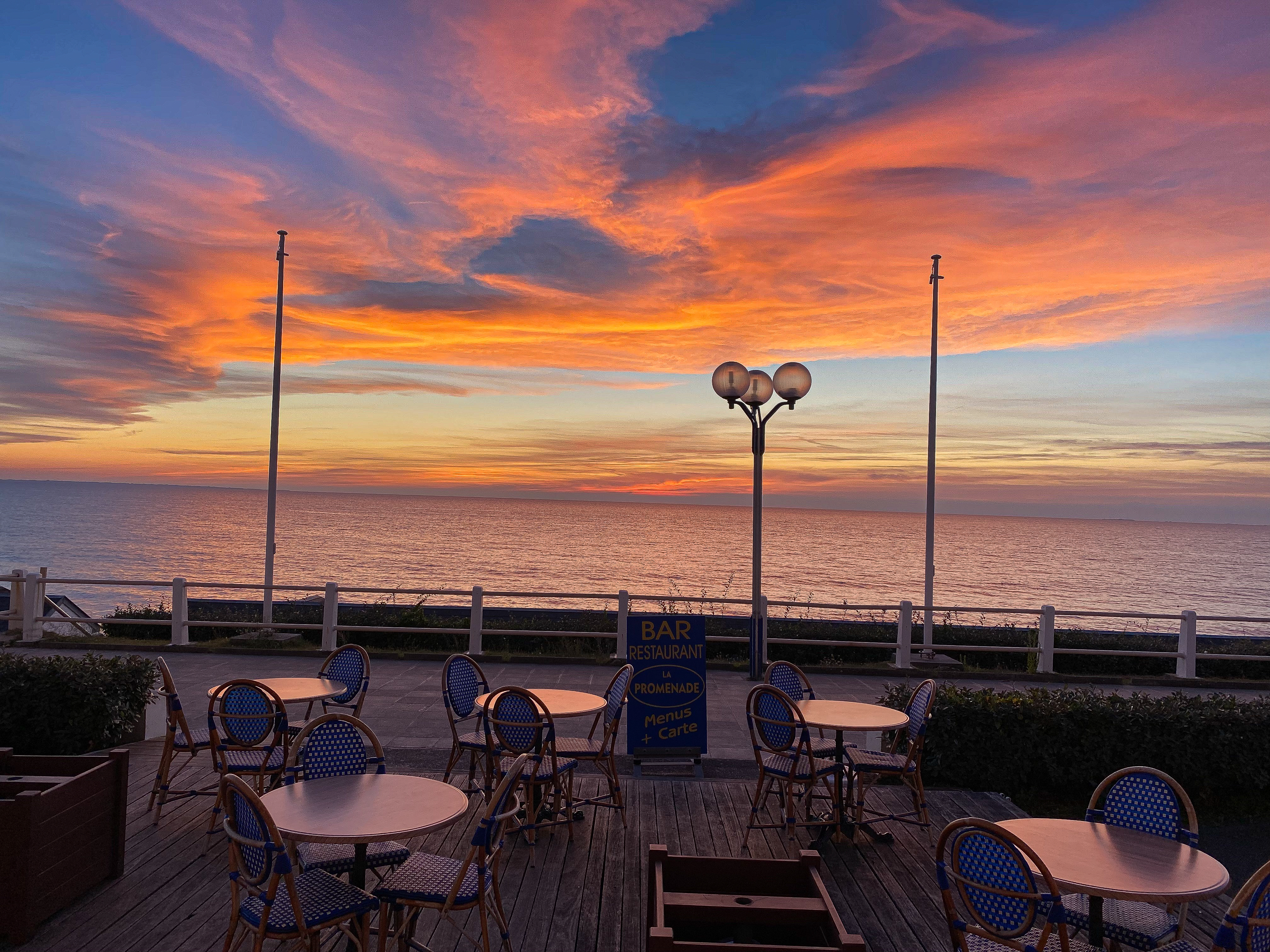 bar_restaurant_terrasse_coucherdesoleil_sunset_lapromenade_jullouville