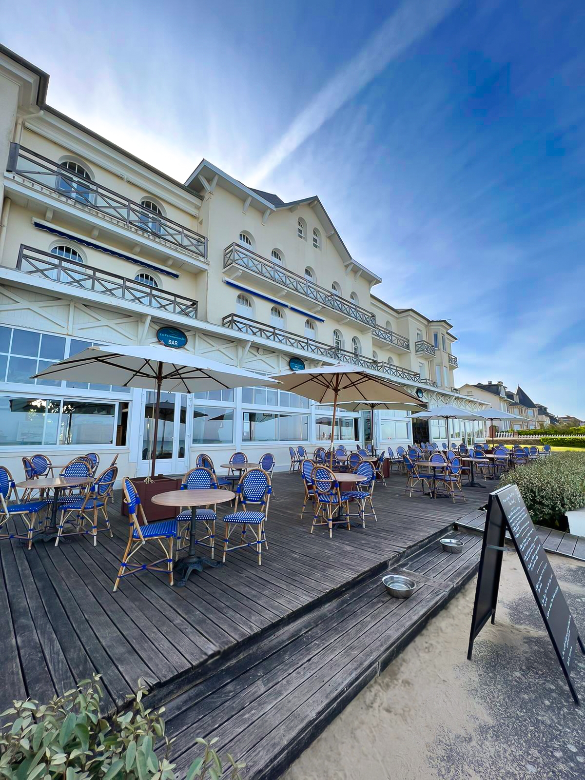 bar_restaurant_lapromenade_jullouville_terrasse_vue_mer